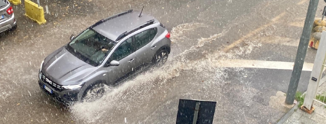Nubifragio sul Varesotto, strade come fiumi