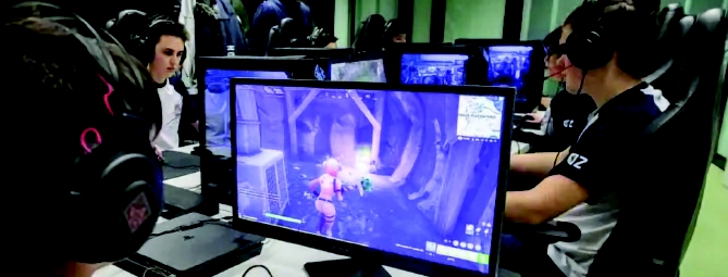 Giovani assorbiti da social e videogiochi