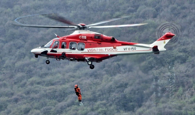 Turista si perde: soccorsa dal Drago di Malpensa