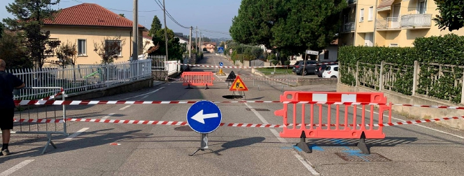 Cede la strada, disagi a Carnago