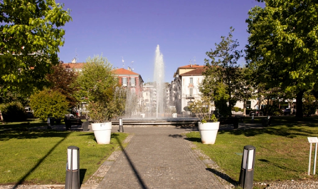 Mille firme per non abbattere la fontana di Arona