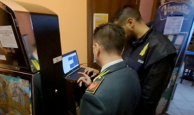 Varese, caso slot: quattro a giudizio