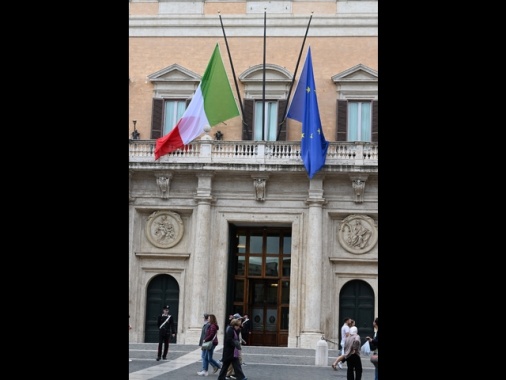 Fonti Chigi, trattative sui dazi guidate dalla Commissione