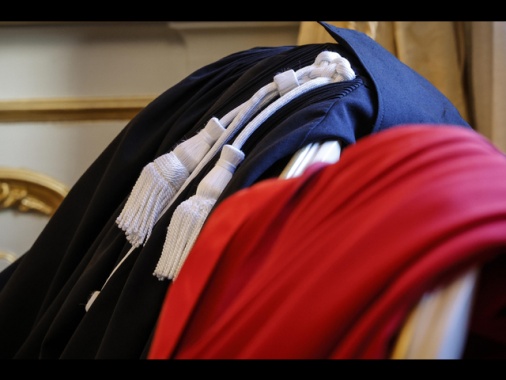 Uccise moglie e ne finse suicidio, condannato all'ergastolo