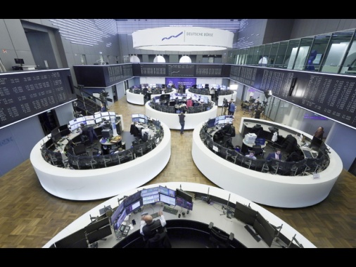 Borsa: l'Europa chiude in rialzo e guarda a banche centrali