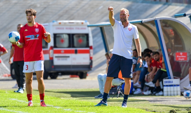 L’allenatore biancorosso Andrea Ciceri indica la rotta
