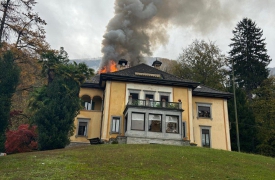 Villa in fiamme, paura a Masera