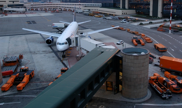 Malpensa, caro carburante: «Salasso per i viaggiatori»