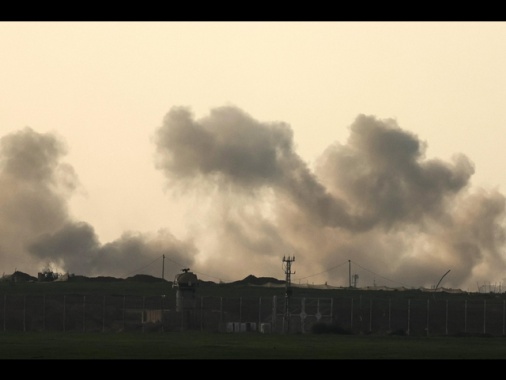 Al Jazeera, attacchi aerei israeliani nel sud di Gaza