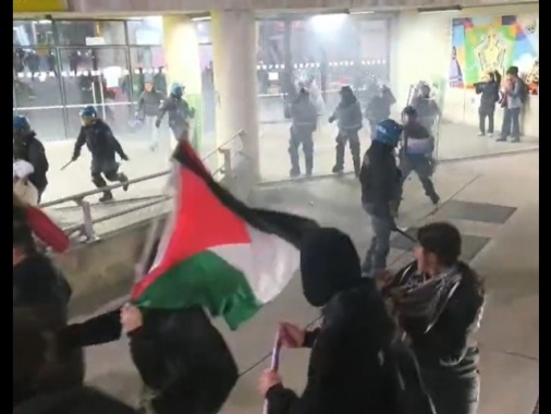 ProPal tentano di entrare a Porta Susa, respinti da forze ordine