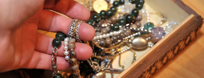 Finta rapina dal Ceccuzzi per rubare nelle case dei bustocchi