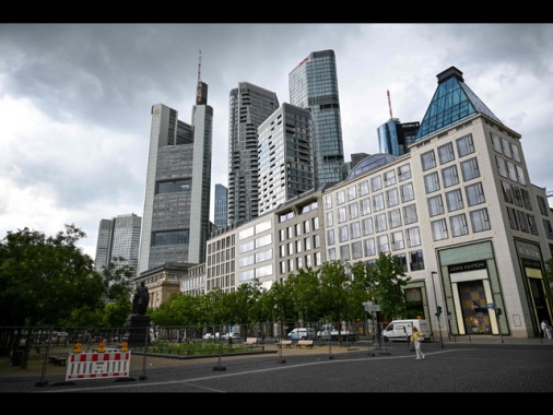 Borsa: Europa debole, Wall Street positiva, Milano -0,1%