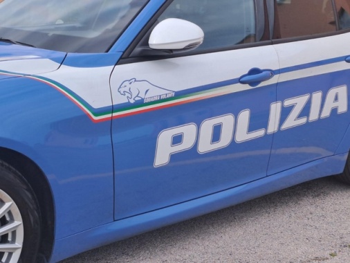 Poliziotto muore nel Napoletano in incidente con volante