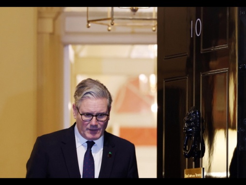 Media, molti feriti per assalto in treno in Gb