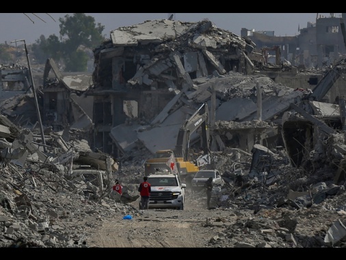 Media, identificati corpi di 3 soldati restituiti da Hamas