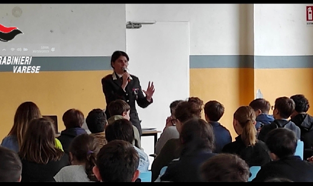 Carabinieri nelle scuole per la giornata delle forze armate