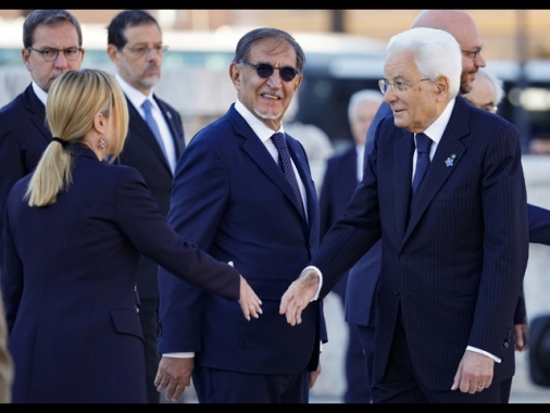 4 novembre: Mattarella depone corona all'altare della Patria