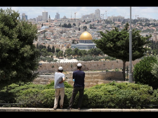 Media, 'coloni israeliani assaltano Moschea Al-Aqsa'