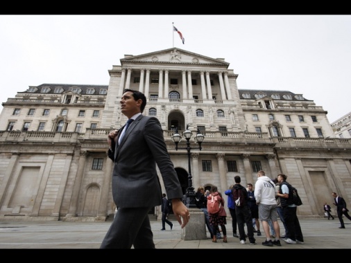 Bank of England mantiene i tassi di interesse al 4%