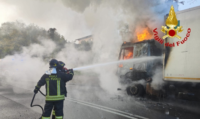 Tir in fiamme, paura a Buguggiate