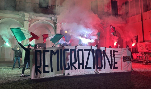 Remigrazione: striscione a Palazzo Estense