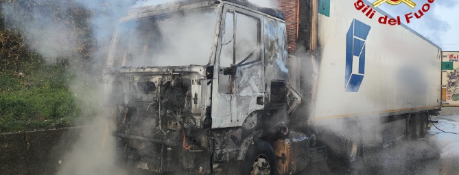 Tg Prealpina, fiamme sulla Provinciale: paura e disagi
