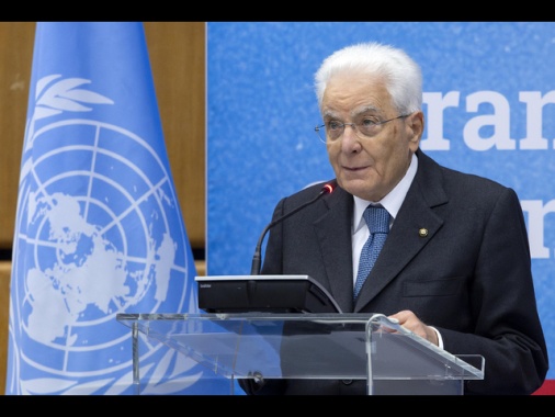 Mattarella, l'Italia continuerà a contribuire alle missioni