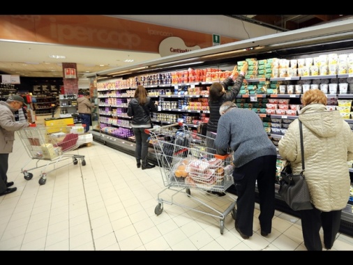 ++ Istat, boom prezzi alimentari, dal 2021 impennata del 25% ++