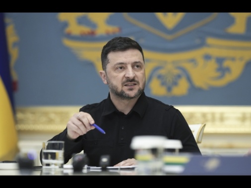Zelensky chiede dimissioni ministri per scandalo corruzione