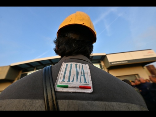 Sindacati, da Urso tradimento, Meloni prenda tavolo ex Ilva