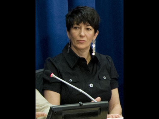 'Rivelarono email di Maxwell', silurati impiegati di un carcere