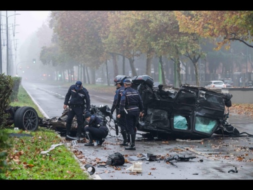 Suv contro auto a Milano, morto il 20enne