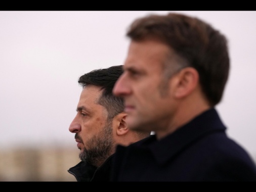 Macron e Zelensky, intesa per acquisto fino a 100 caccia