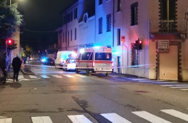 Furgone investe mamma e figlia