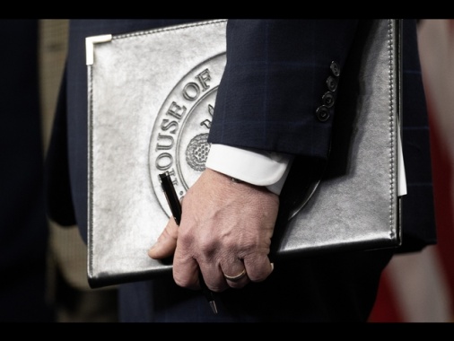 Camera Usa approva legge per divulgare file Epstein