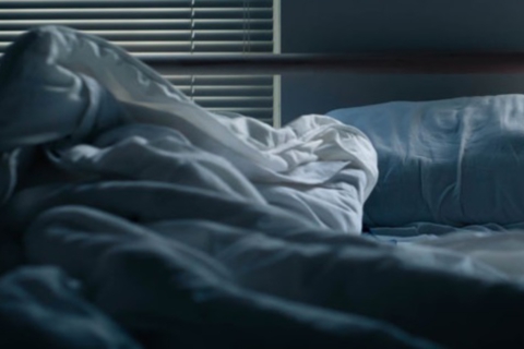 Abusi di notte sulla figlia: assolto per sonnambulismo erotico