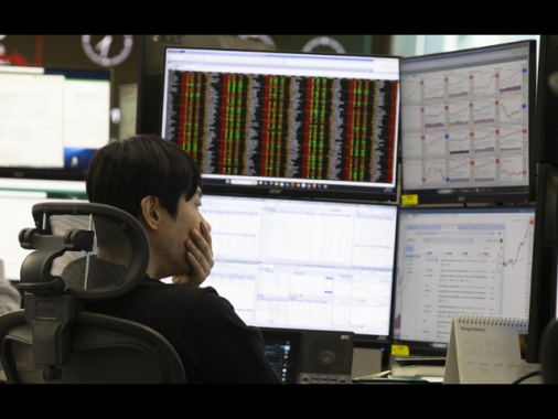Borsa: l'Asia chiude debole con timori per Ia, attesa per Nvidia