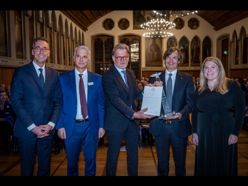 Carlo Messina riceve l'European banker of the Year