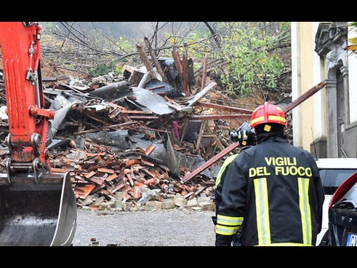Frana travolge case, Procura indaga per disastro e omicidio