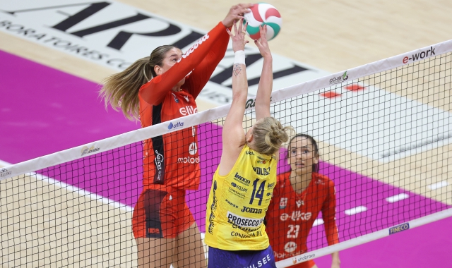 Una Uyba tenace porta Conegliano al quinto set