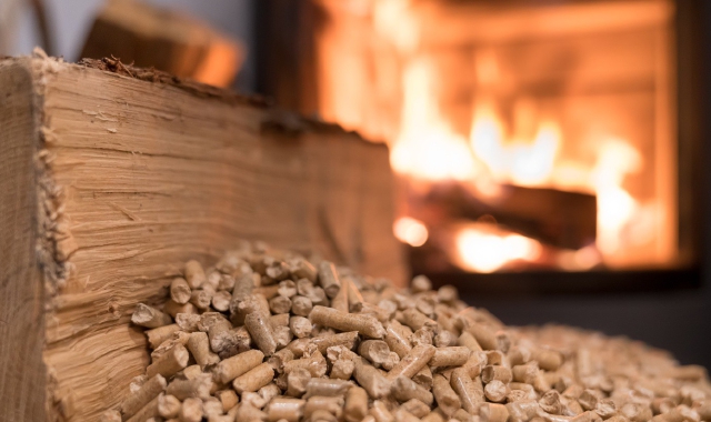 L’ordine, il pagamento, il pellet svanito: chieste tre condanne