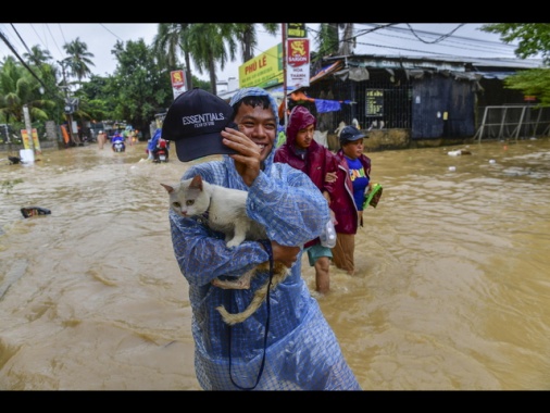 Vietnam, sale a 90 bilancio vittime delle inondazioni