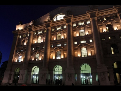 Borsa: Milano chiude in ribasso, -0,85%