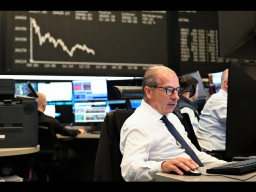 Borsa: Europa contrastata, Parigi -0,29%, Francoforte +0,64%