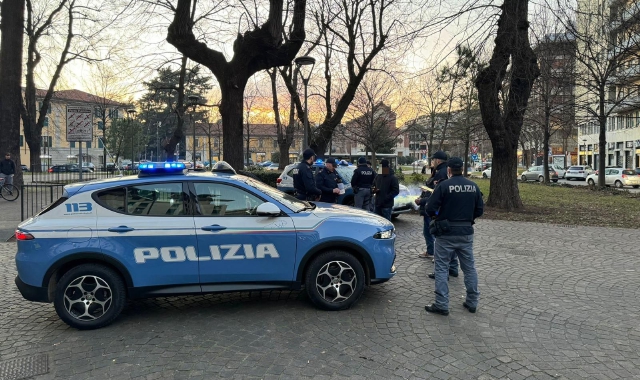 Pugno al vigilante per fuggire con la refurtiva: manette