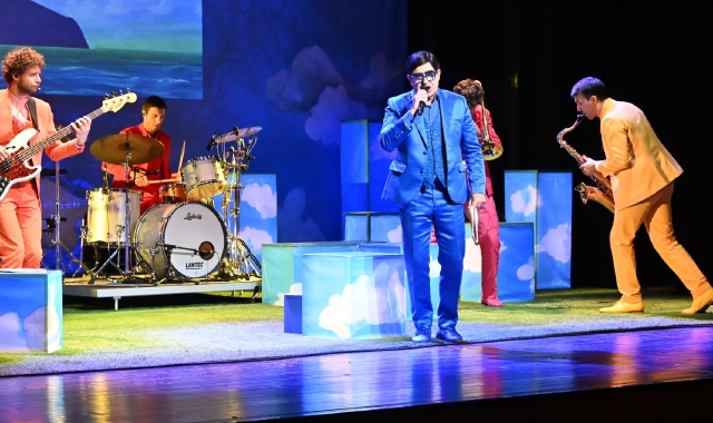 Elio sul palco di Gallarate  (Foto Angelo Puricelli) 