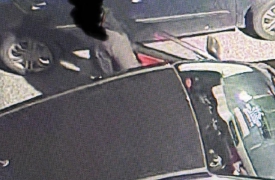 Fiocchi natalizi rubati dall’albero: individuato il ”grinch” di Mornago