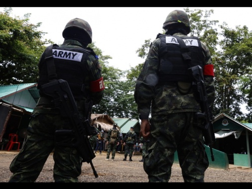 Thailandia, attacchi aerei contro esercito cambogiano