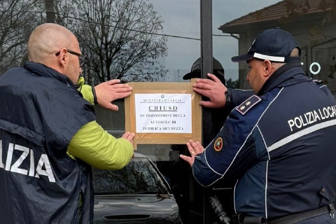 Barba, capelli e droga: barber shop chiuso per dieci giorni