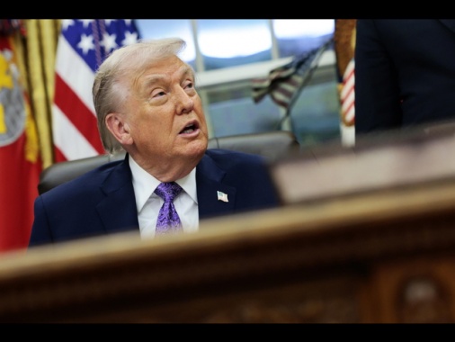 Dem pubblicano nuove foto di Epstein con Trump, Clinton, Bannon e Gates